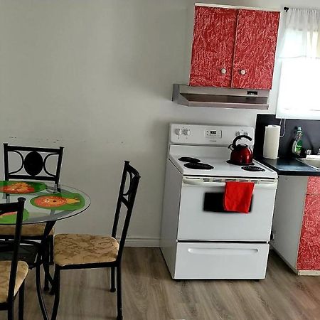 Quiet cozy apartment next to highway wifi+netflix Edmundston Esterno foto