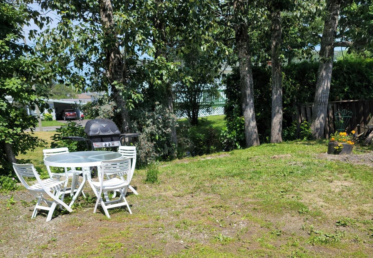Quiet cozy apartment next to highway wifi+netflix Edmundston Esterno foto
