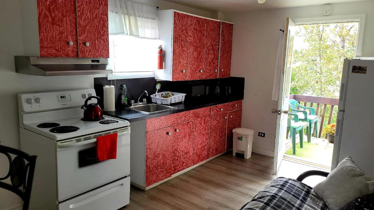 Quiet cozy apartment next to highway wifi+netflix Edmundston Esterno foto