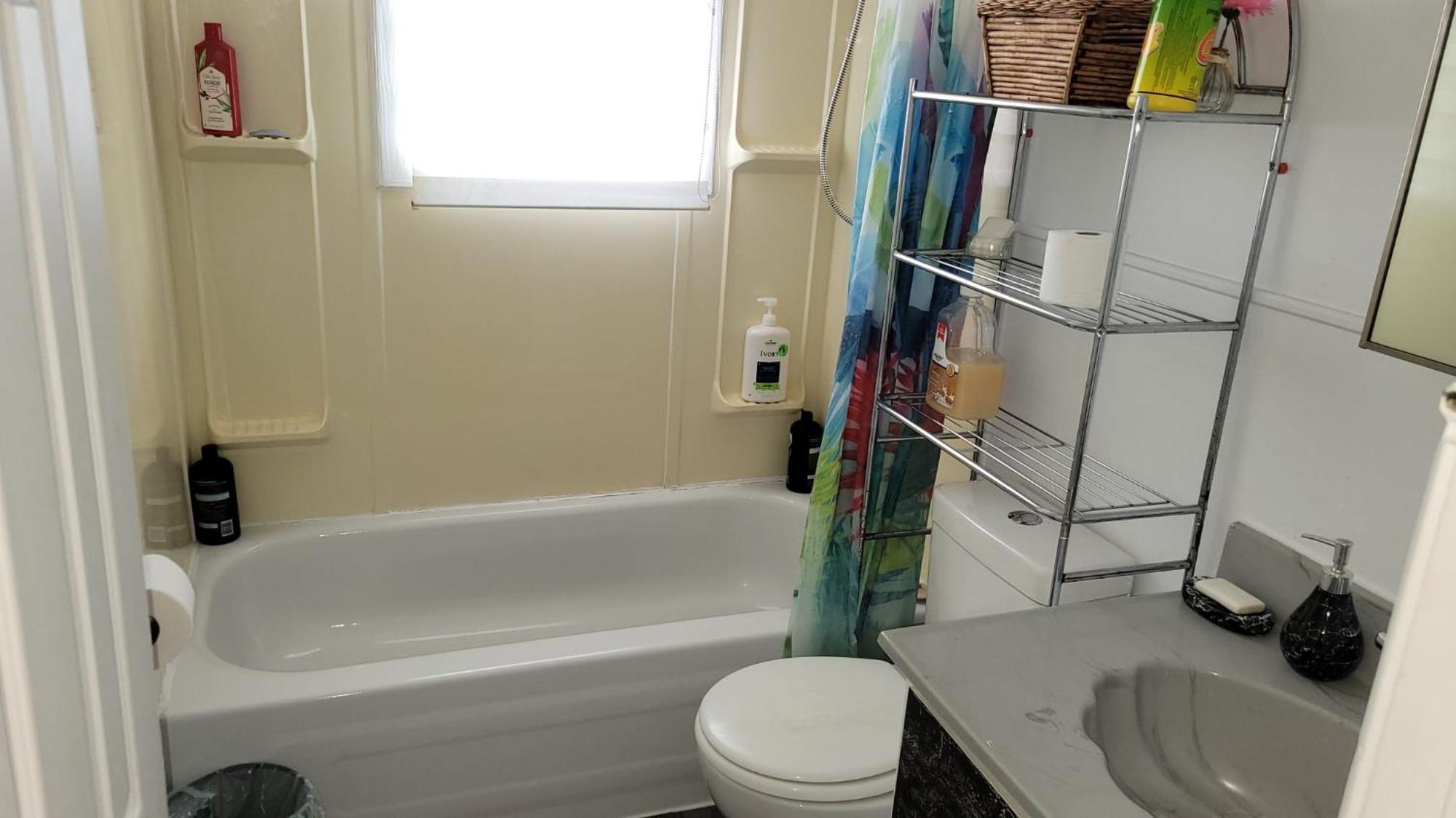 Quiet cozy apartment next to highway wifi+netflix Edmundston Esterno foto