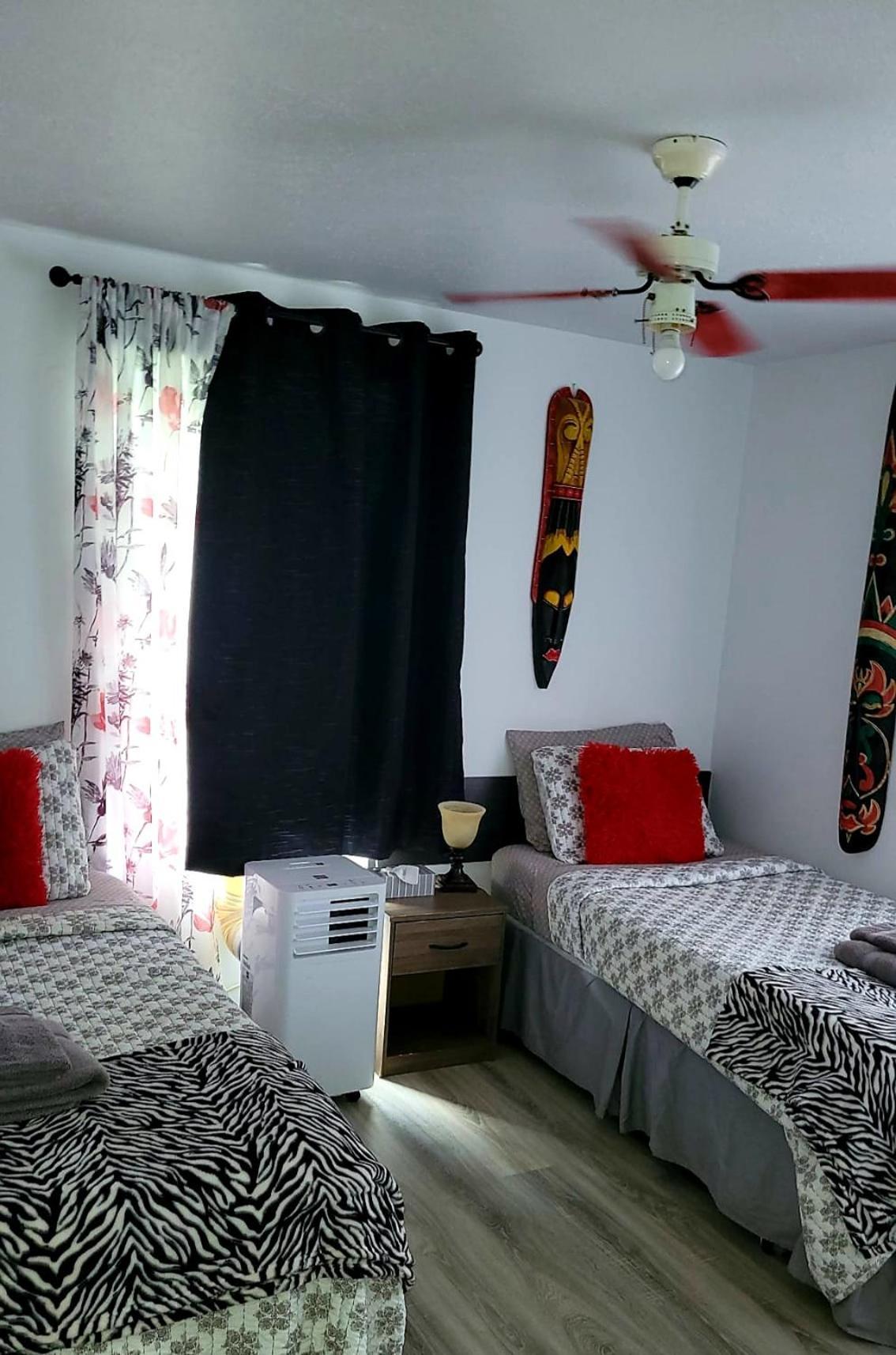 Quiet cozy apartment next to highway wifi+netflix Edmundston Esterno foto