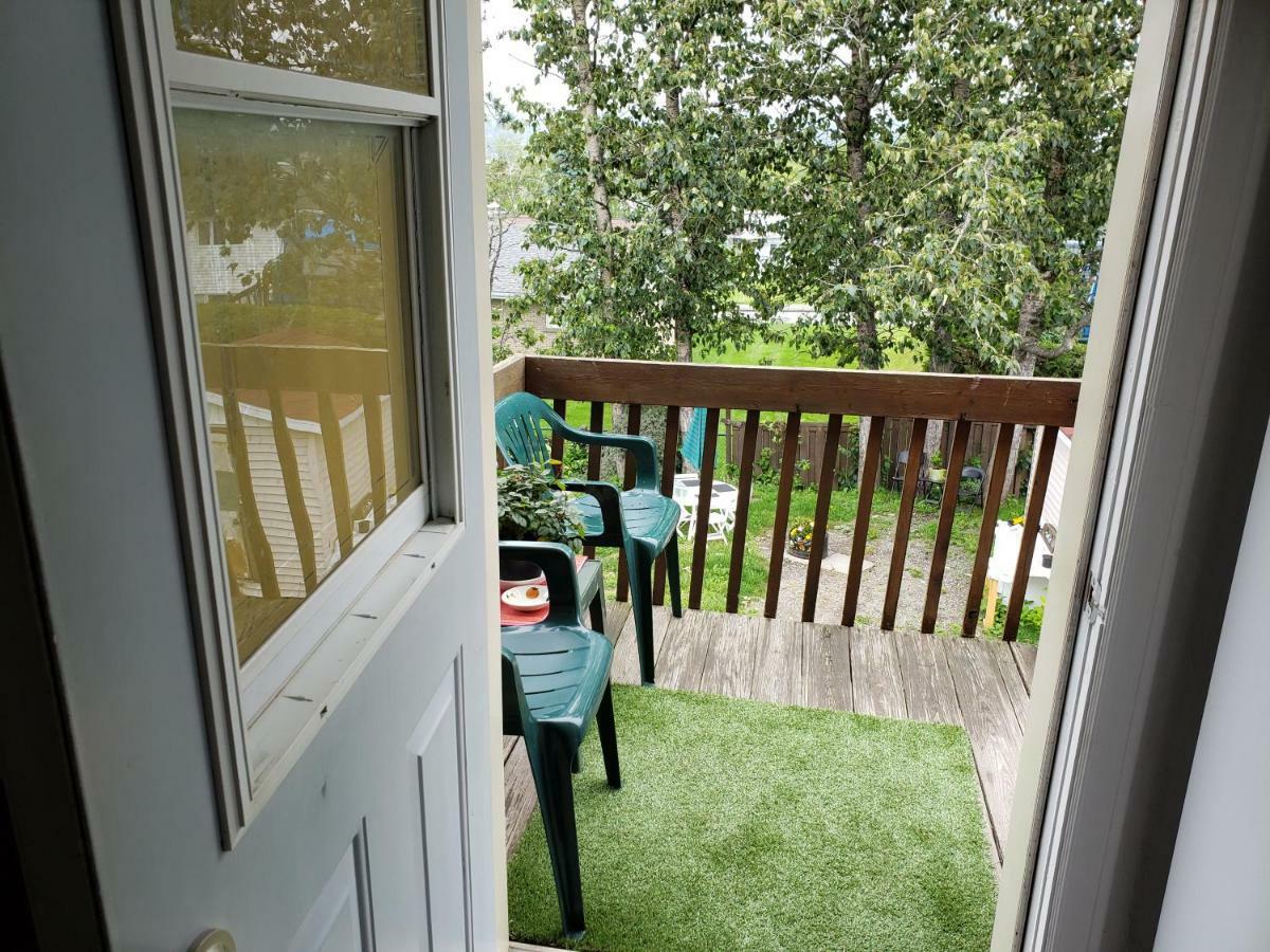Quiet cozy apartment next to highway wifi+netflix Edmundston Esterno foto